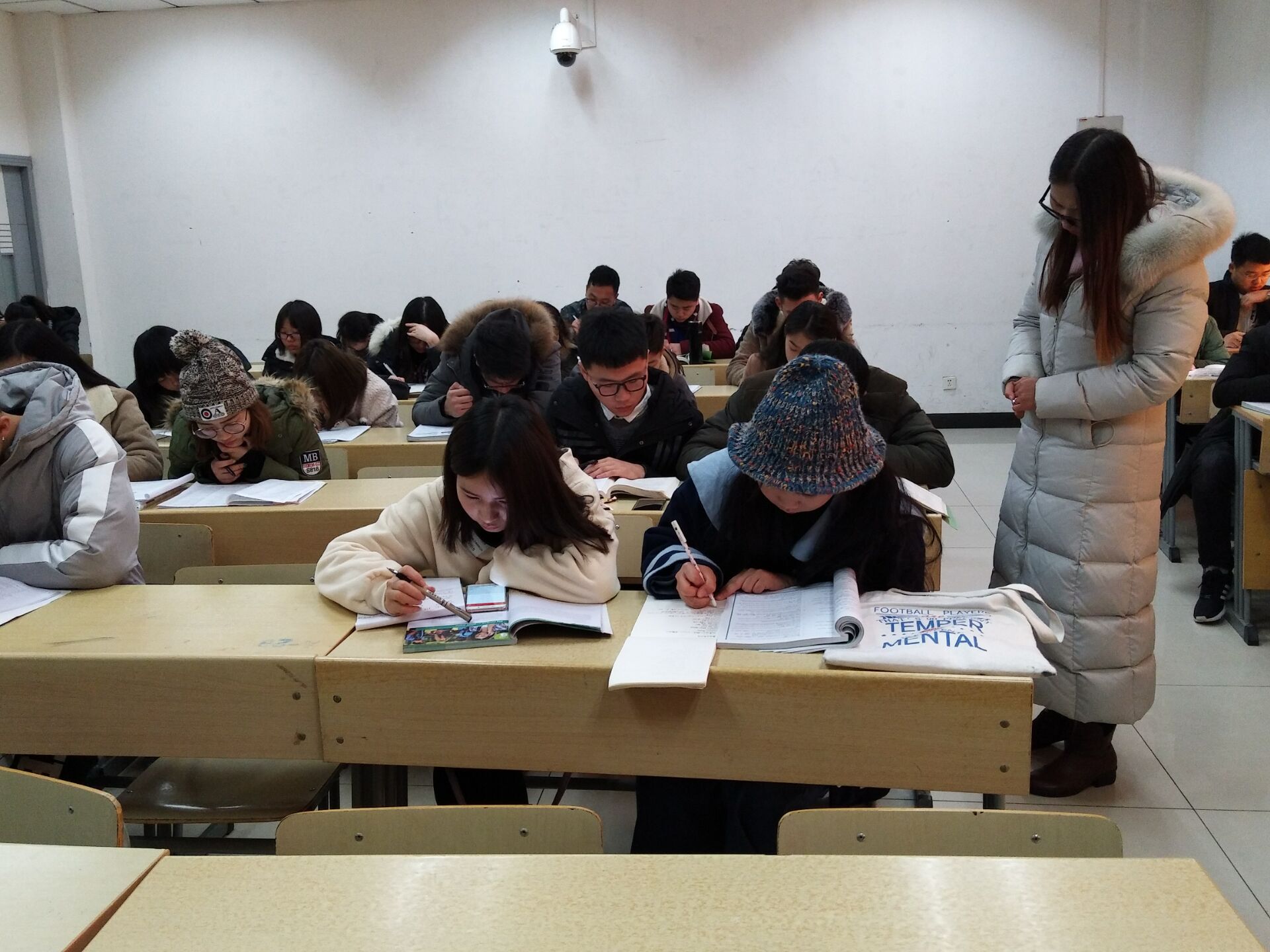 认真复习,重振旗鼓-建筑与设计学院2016级学生集体自习备战补考